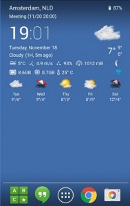 Gjennomsiktig klokke- og vær-app for Android